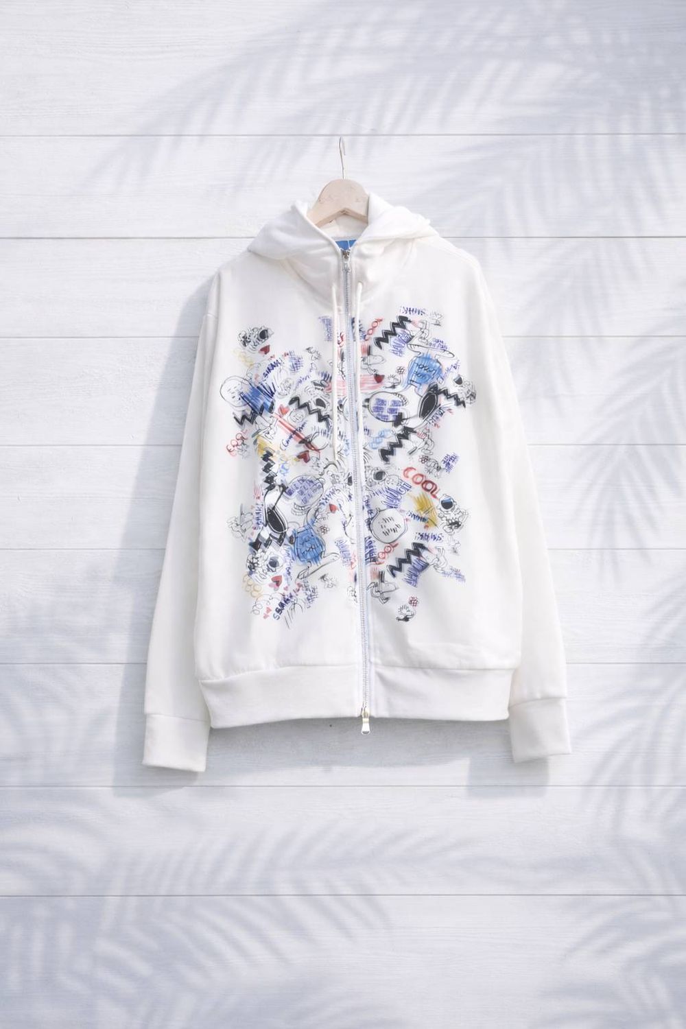 【春アウターに最適｜大人の差別化を叶えるアートスヌーピーZIPパーカー】