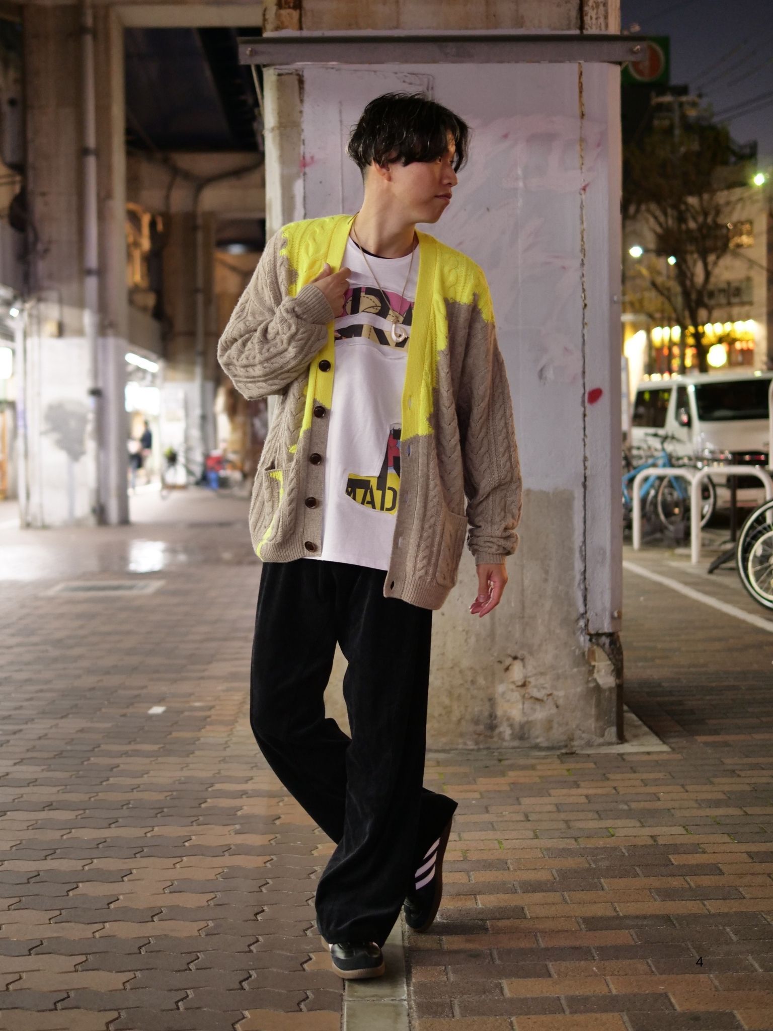 【大人のアートコーデ｜カシミア×色彩アートのカーディガンスタイル｜ONEMADE × ANOVALDAY】