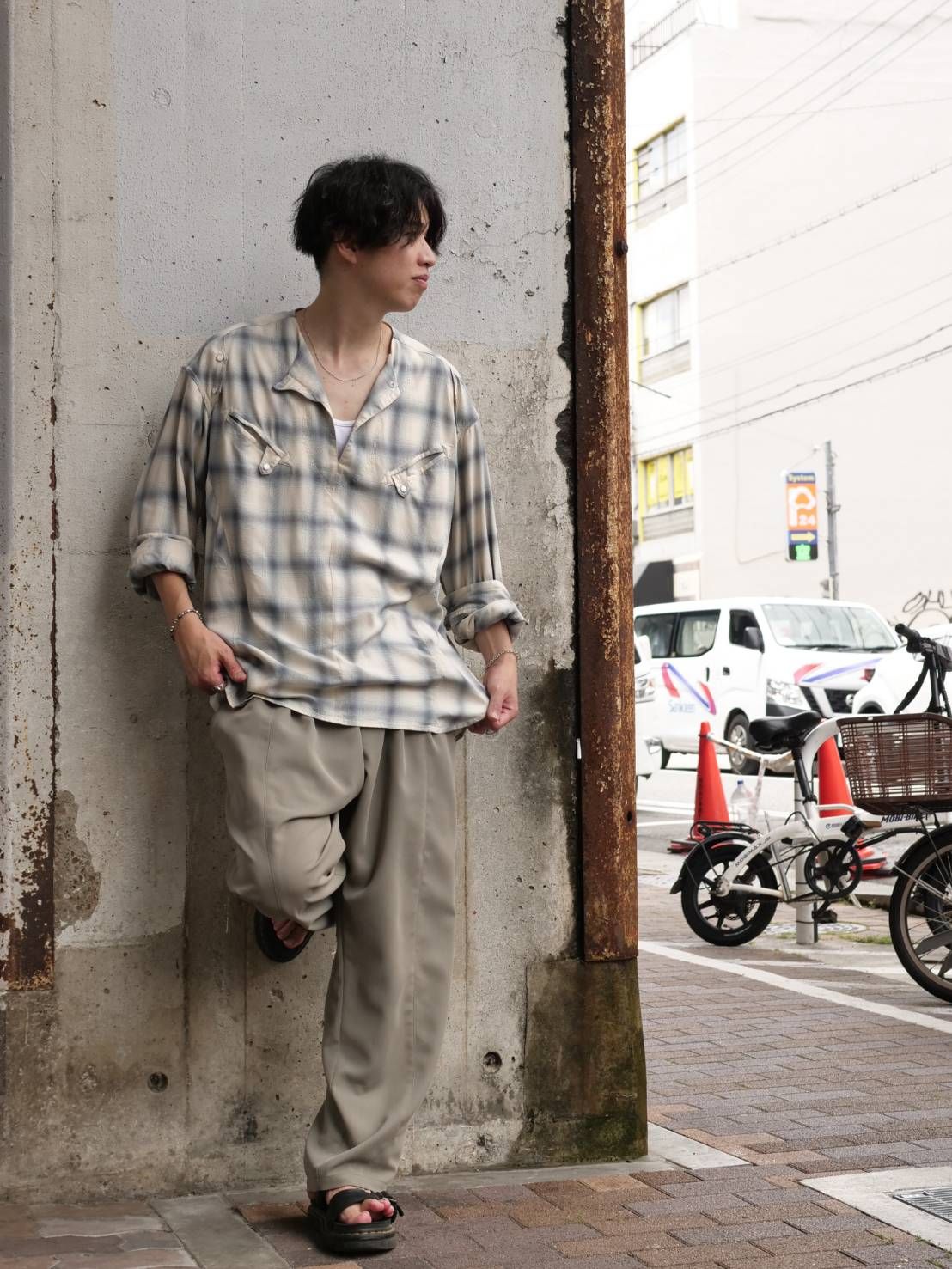 「淡く、品良く、ナチュラルに」 ― 大人のための上質セットアップ