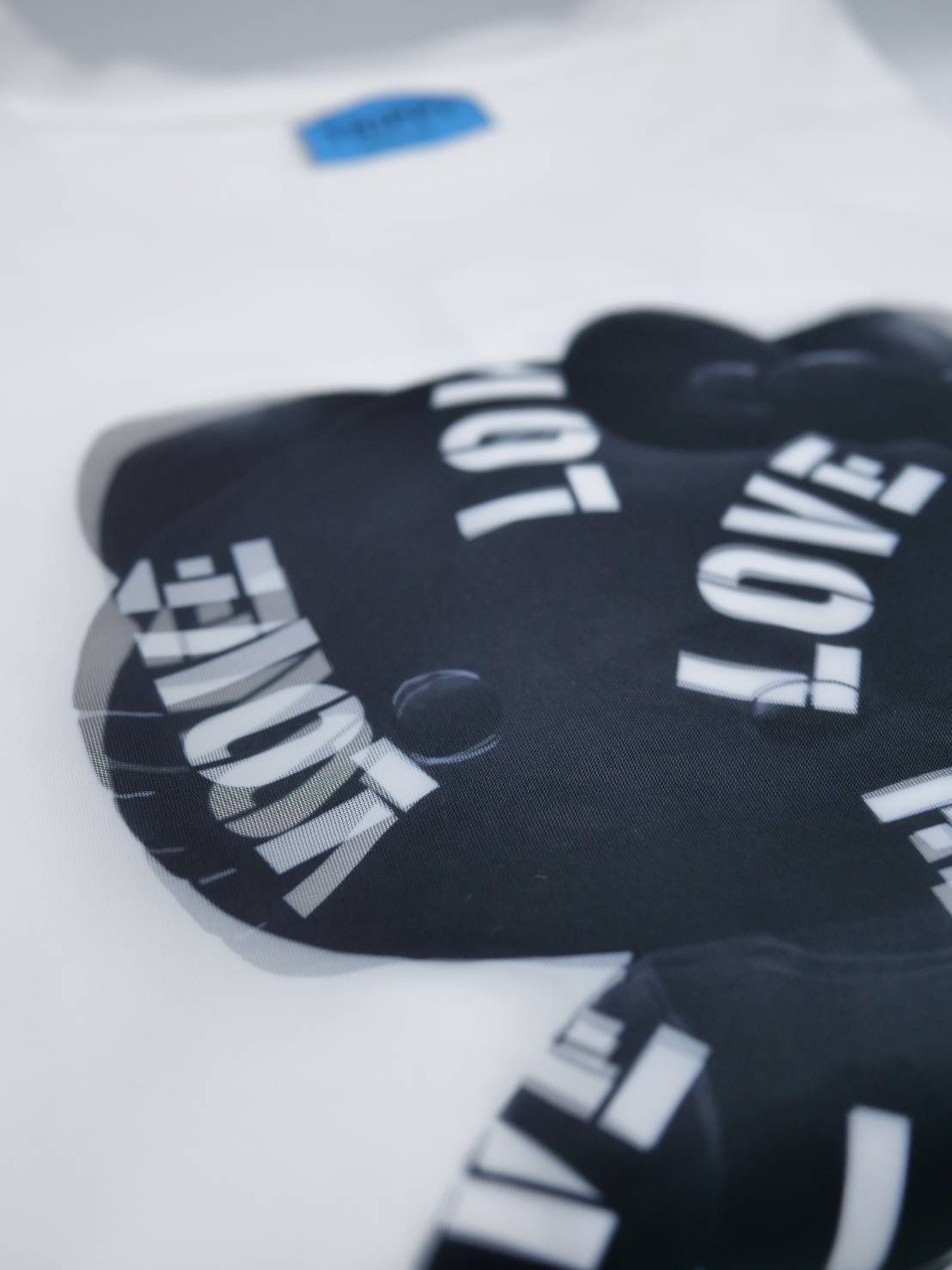 【3Dハローキティデザイン】 アートTシャツ / サンリオコラボ  / WHITE / ユニセックス