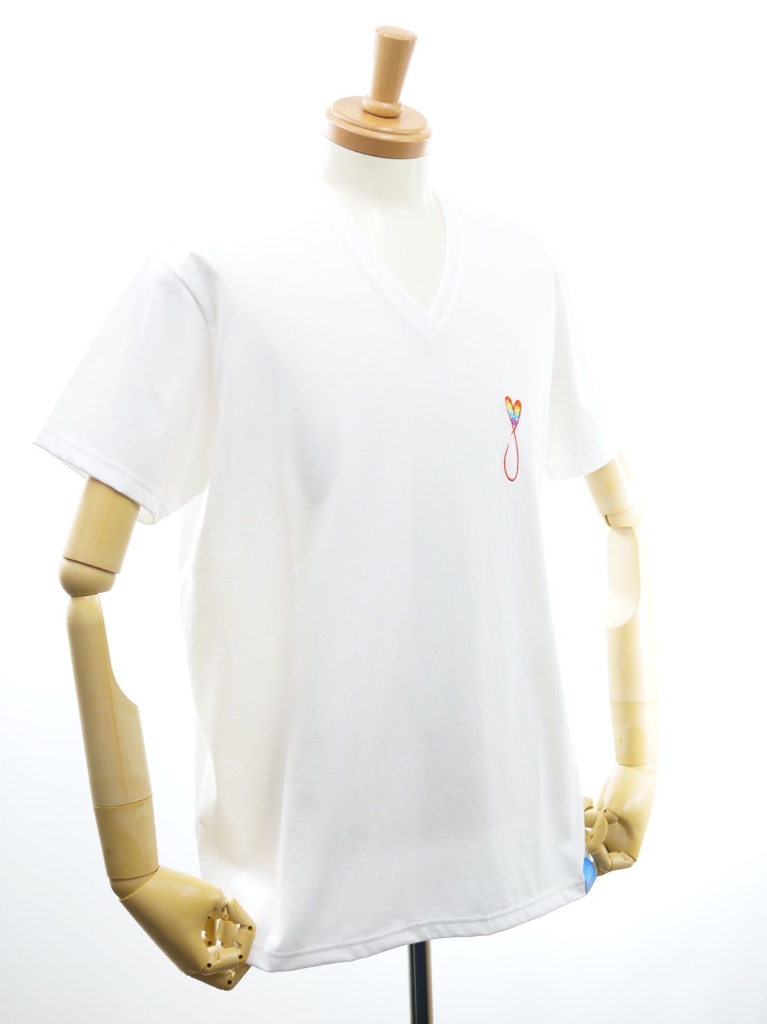【パリジャンに大人気】 フランスブランド / VネックTシャツ / ホワイト /  ハート刺繍 / 高級素材 / インド超長綿使用 / レギュラーフィット