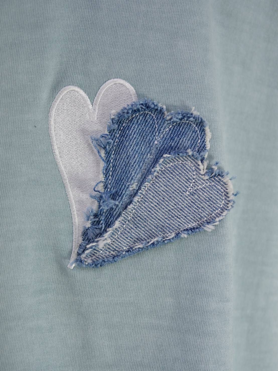 【ハートデザイン】 刺繍Tシャツ / 6.6オンス / ガーメントダイ / SAX BLUE / ヘヴィウエイト / シンプルTシャツ / 1ポイントデザイン