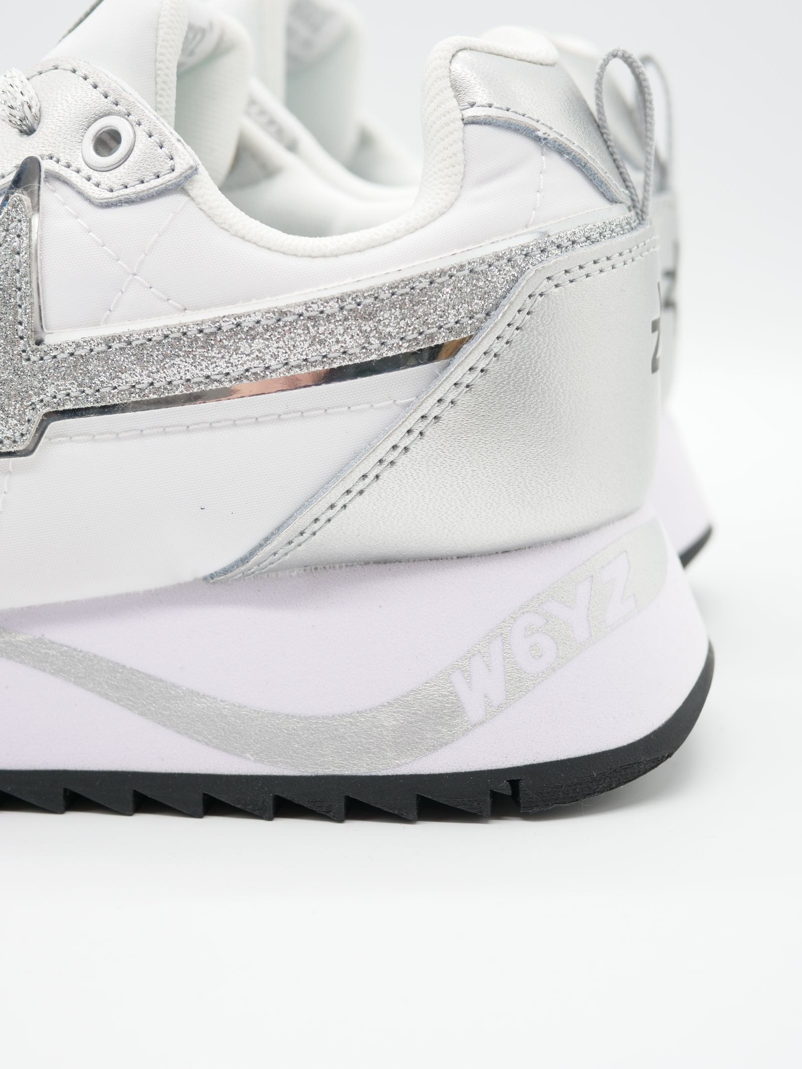 【希少レディース 】KIS-W  SILVER ×  WHITE / ローカットスニーカー「スウェード×ナイロン×パテントの異素材コンビネーション」