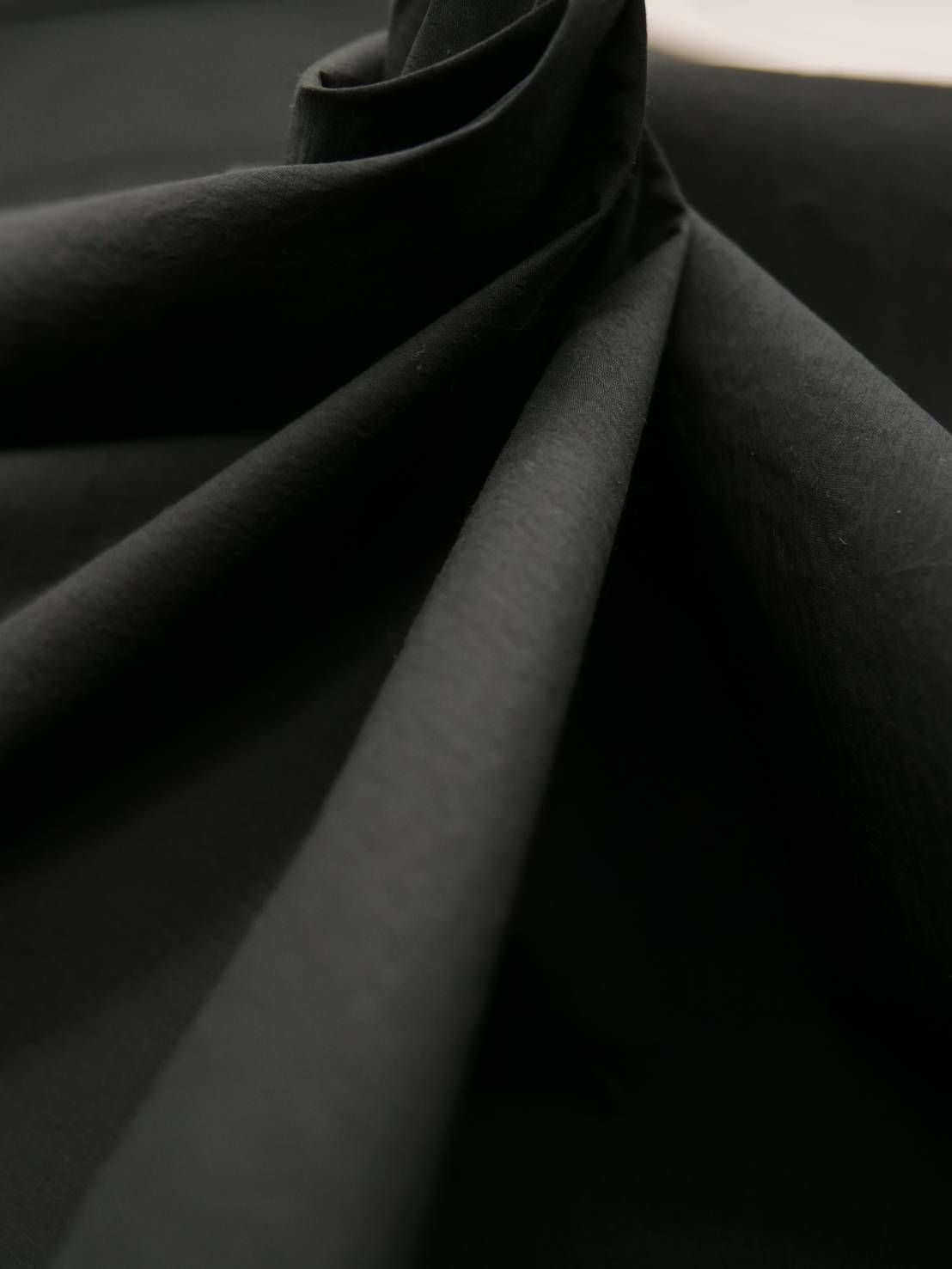 【立体シルエットが際立つ袴ワイドパンツ】 BLACK / コットンナイロン / オーバーサイズスラックス