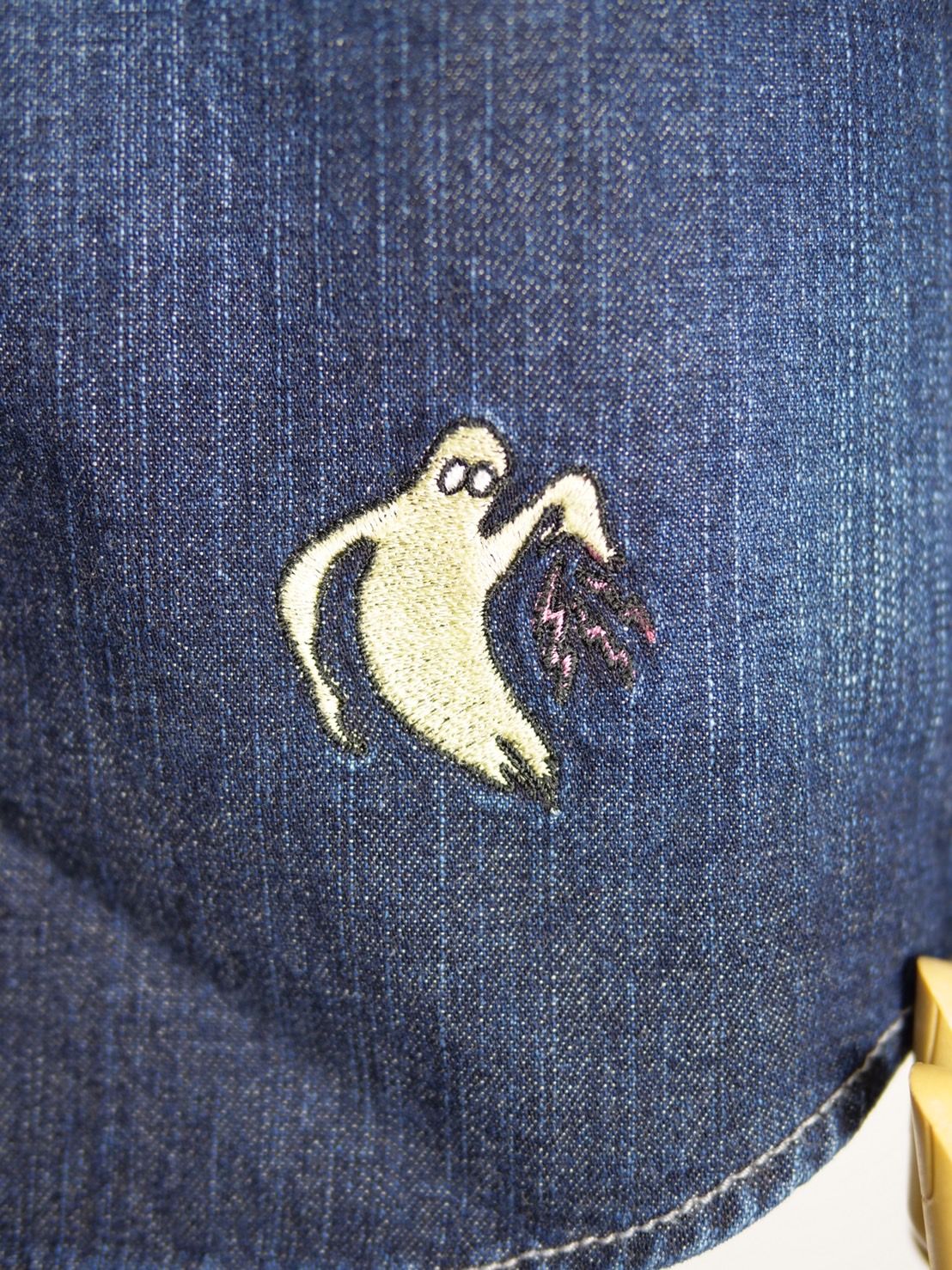 【独特なカッティングが目を惹く】UNISEX / DENIM SHIRT / 刺繍デザイン / デニム素材 / ハンドペイント / ハンドメイド