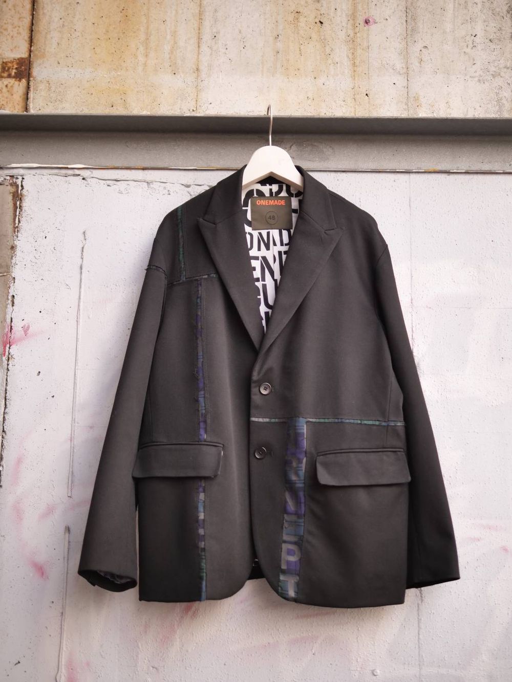ONEMADE テーラードジャケット｜アートを纏う、40代からの差別化アウター