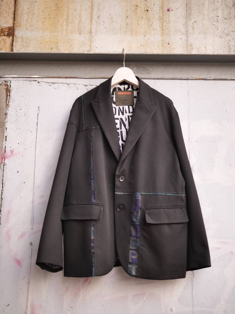 ONEMADE テーラードジャケット｜アートを纏う、40代からの差別化アウター