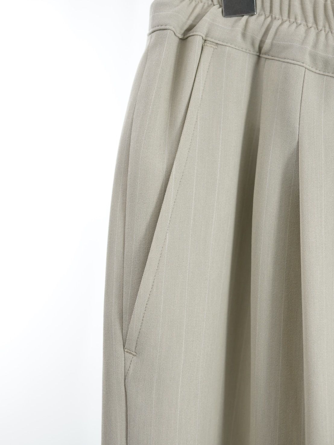 【大人のワイドスラックス】  2タック スラックス / BEIGE ストライプ / ストレッチ素材 /  ドライタッチ / サルエル /  テーパード
