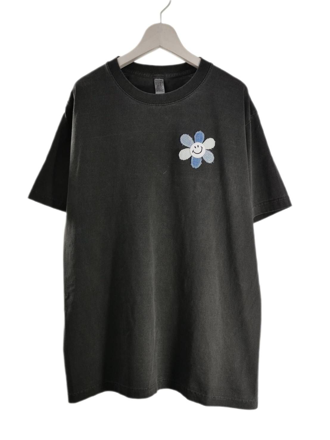 【ニコちゃんデザイン】 刺繍Tシャツ / 6.6オンス / ヘヴィウエイト / シンプルTシャツ / 1ポイントデザイン