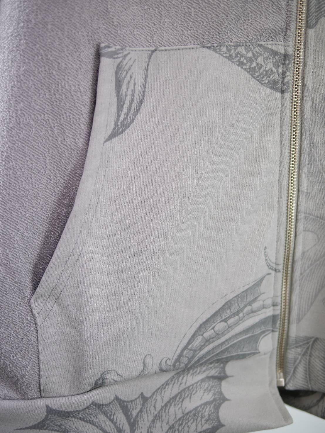 【40代からの大人ZIPパーカー】 立体パズル構造 × 異素材デザインで差がつく、品格カジュアル