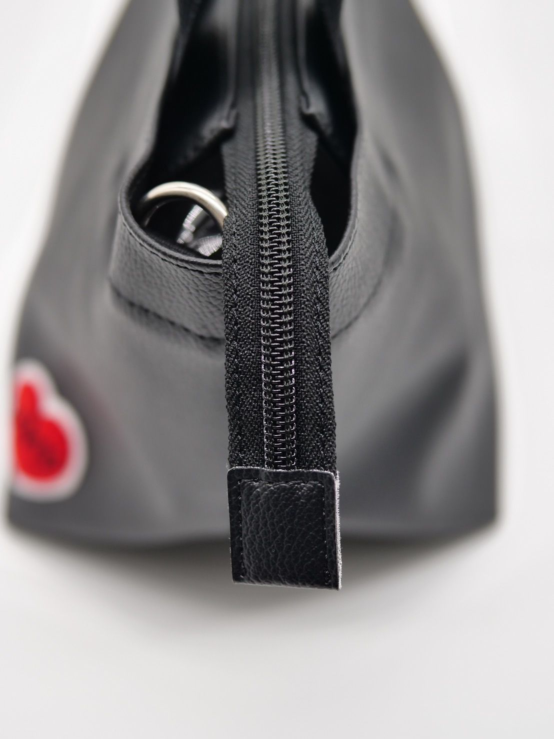 【実用性が高いBAG】 PARISブランドトートバッグ / ハート刺繍 / ショルダーバック