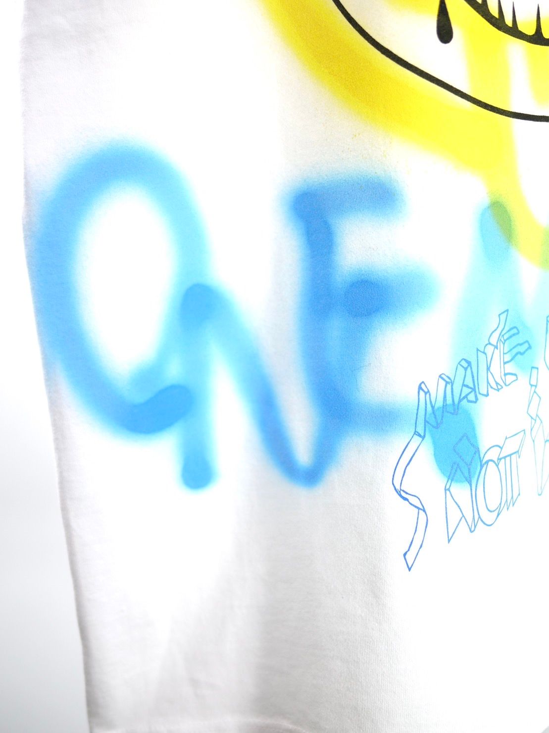 【アート作家が手がけるTシャツ】ONEMADE / 当店別注モデル / スプレーArt Tシャツ / 1点物 / 白色 / WHITE