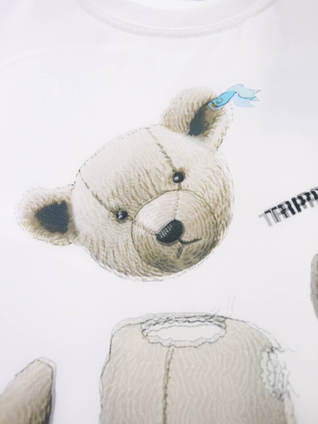 可愛いだけでは終わらない。違和感を纏う3DアートTシャツ / UNISEX /WHITE/ オーバーサイズ