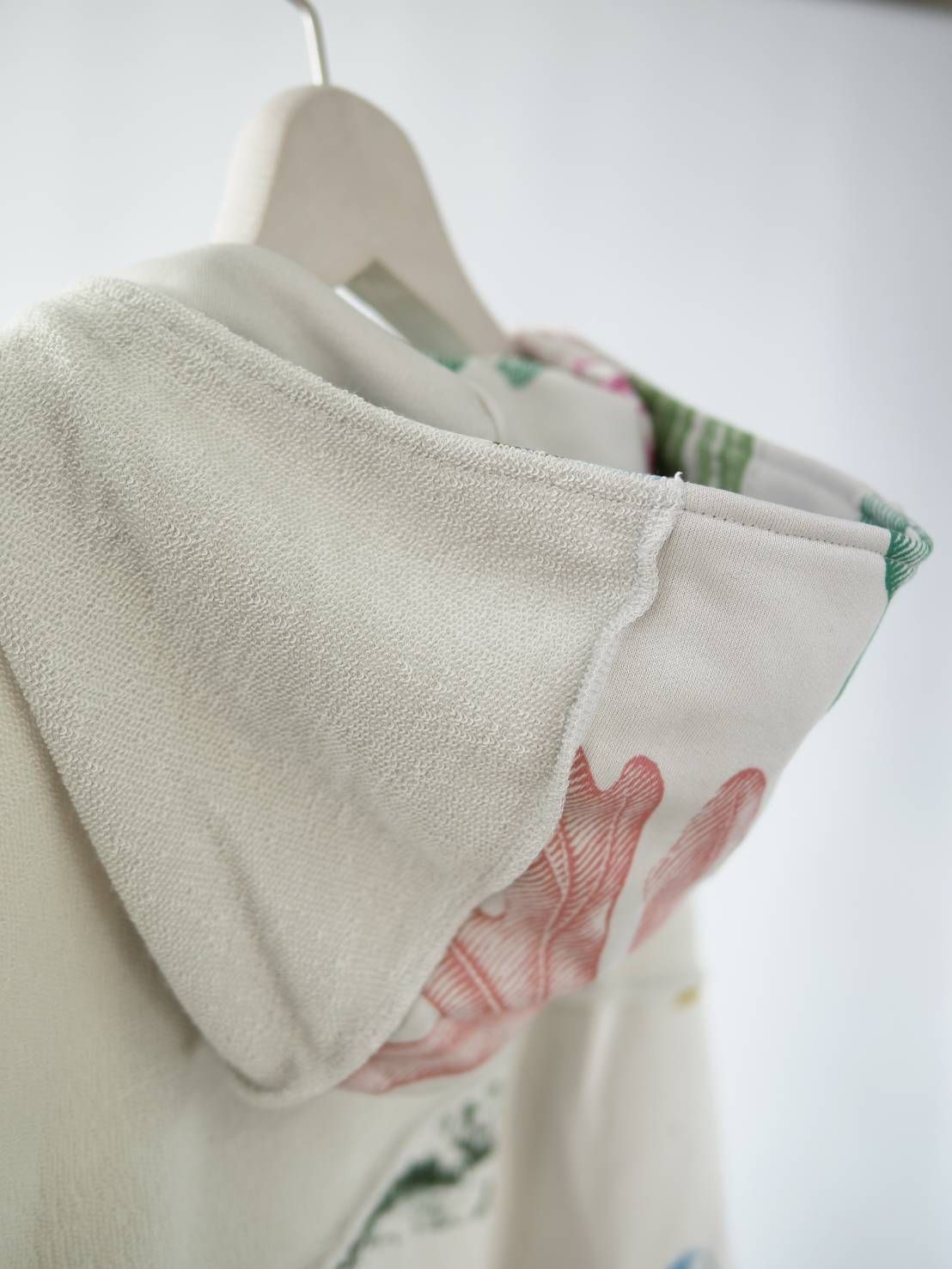 【40代からの大人ZIPパーカー】 立体パズル構造 × 異素材デザインで差がつく、品格カジュアル