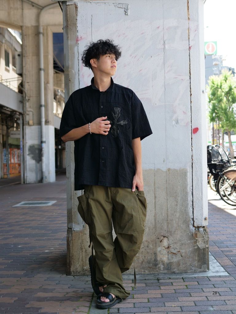 大人は武骨な“カーゴパンツ”を、品よく着こなす。
