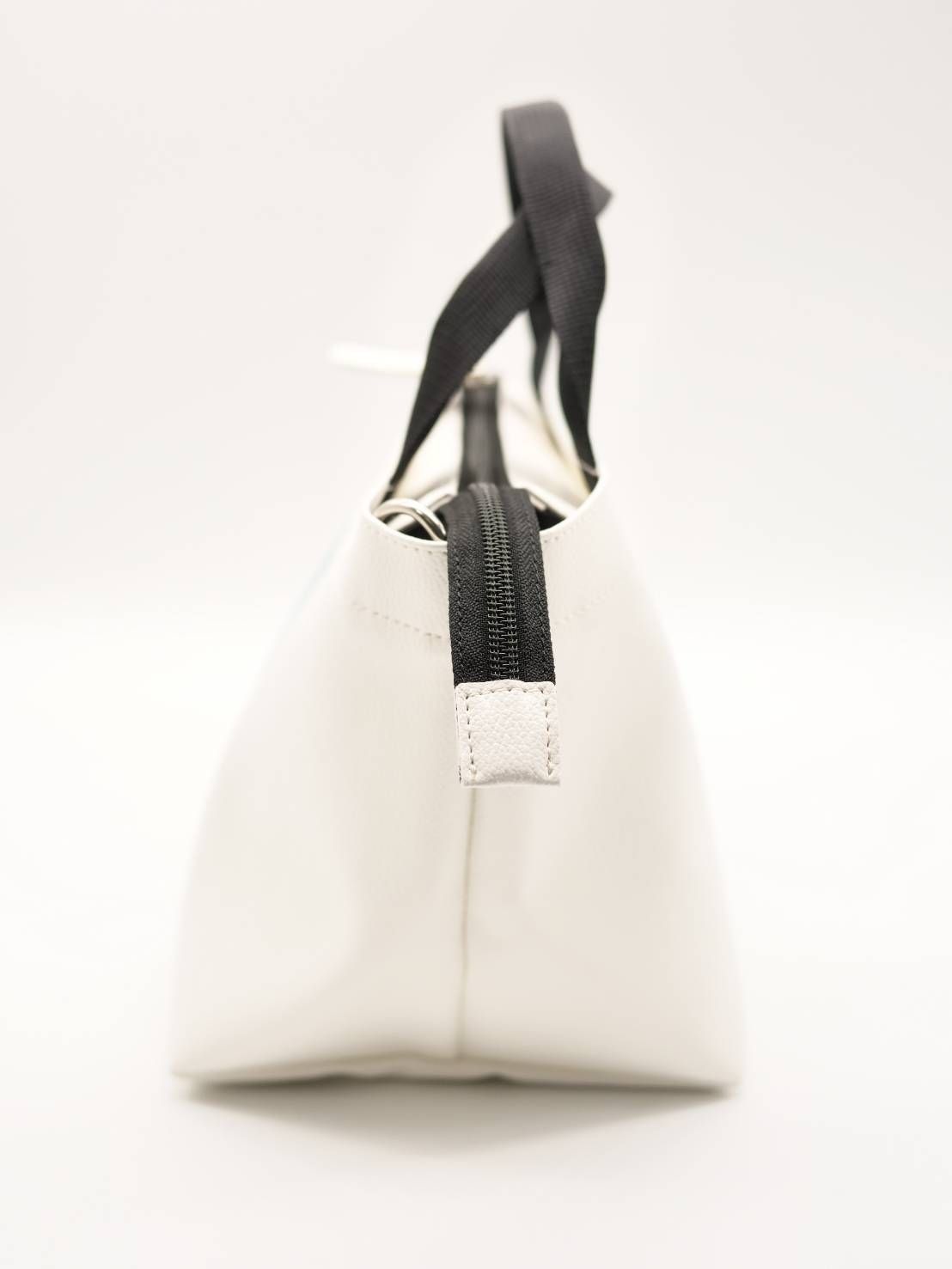 【実用性が高いBAG】 PARISブランドトートバッグ / WHITE / ハートデザイン / 刺繍 / ショルダーバック