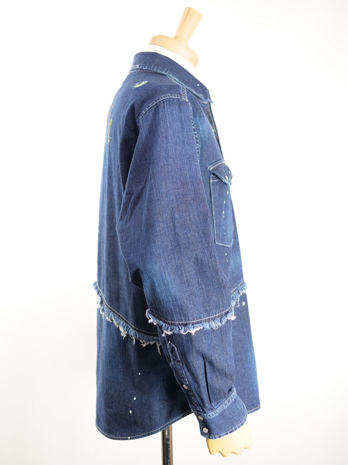 【独特なカッティングが目を惹く】UNISEX / DENIM SHIRT / 刺繍デザイン / デニム素材 / ハンドペイント / ハンドメイド