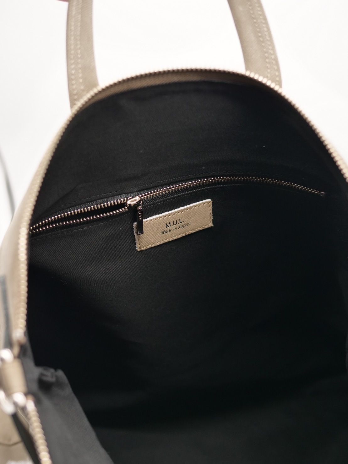 【M.U.L/ エムユーエル】本革（レザー） グレージュ / ヘルメットバック / 日本製 / Made in Japan / 2way Bag / ショルダートートBag / メンズ レディース 兼用 UNISEX