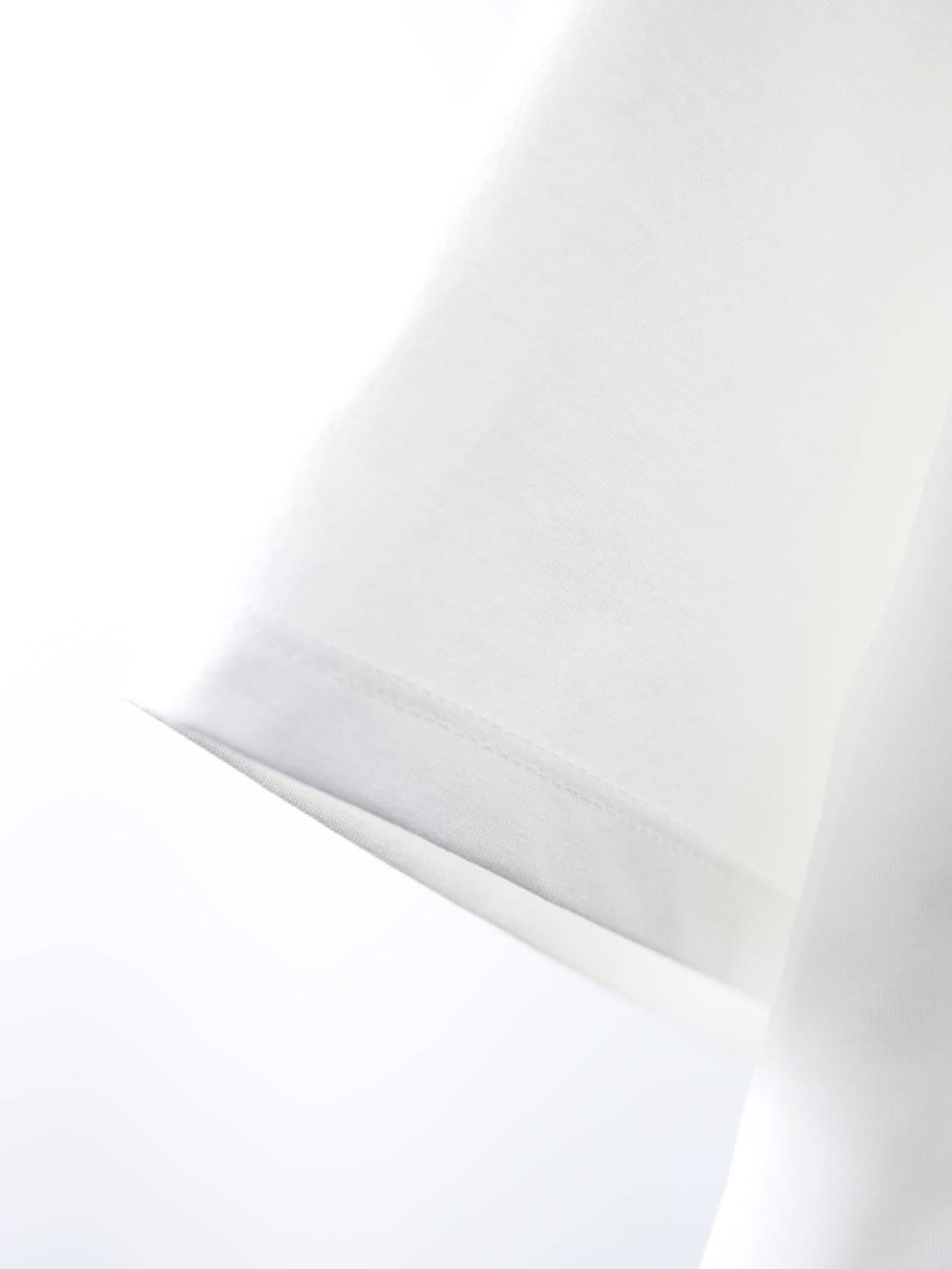 可愛いだけでは終わらない。違和感を纏う3DアートTシャツ / UNISEX /WHITE/ オーバーサイズ