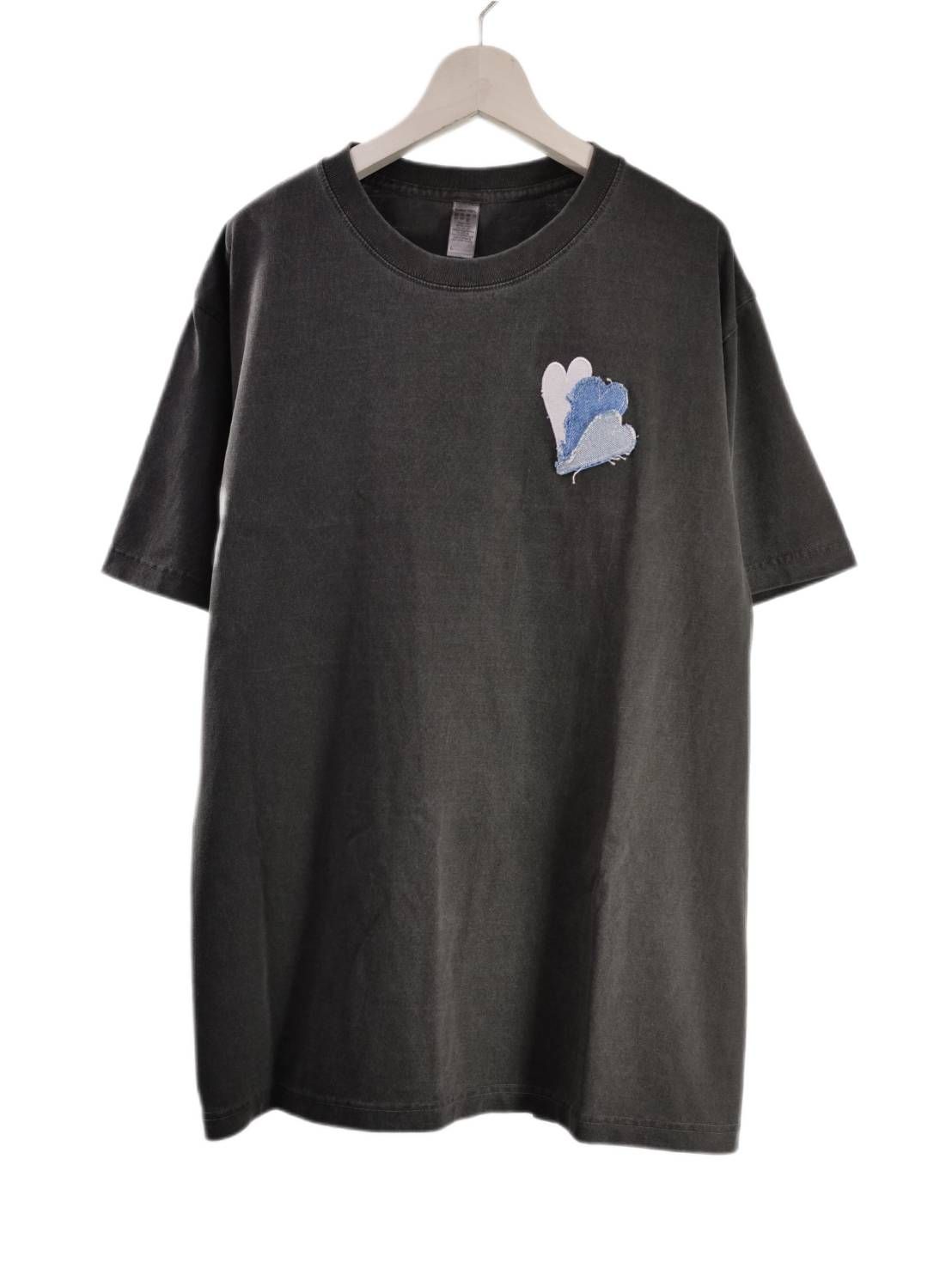 【ハートデザイン】 刺繍Tシャツ / 6.6オンス / ガーメントダイ / Vintage Black / ヘヴィウエイト / シンプルTシャツ / 1ポイントデザイン