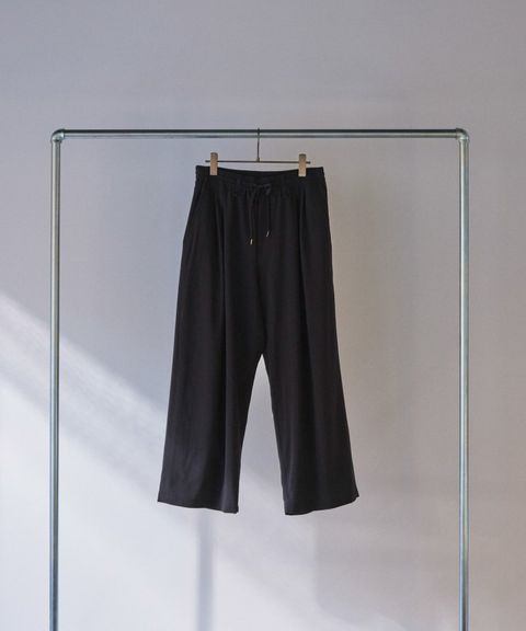 【軽やかに大人っぽく】 2タックワイドスラックス  / 薄手素材 / BLACK / ブラック / ポプリン素材 / イージーケア