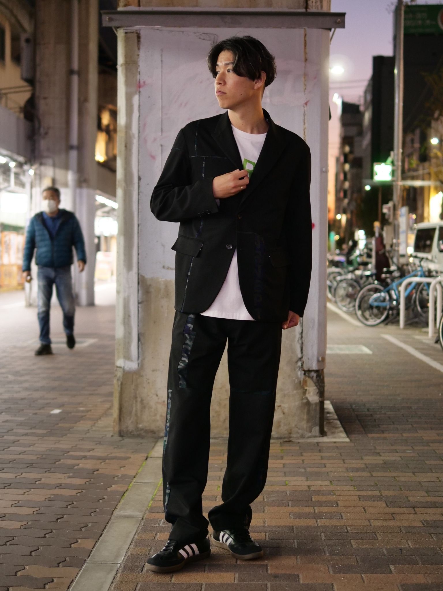 【大人の黒セットアップ｜MIKIO氏アートブランドが描く、日常を格上げするスーツスタイル】