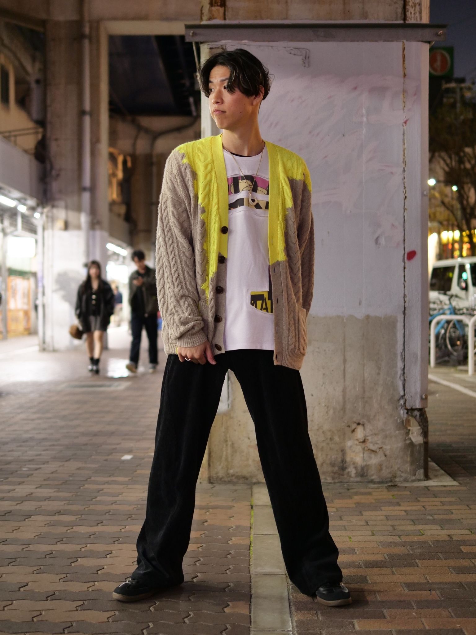 【大人のアートコーデ｜カシミア×色彩アートのカーディガンスタイル｜ONEMADE × ANOVALDAY】