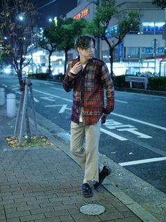 永遠の定番「赤チェック」でコーディネート