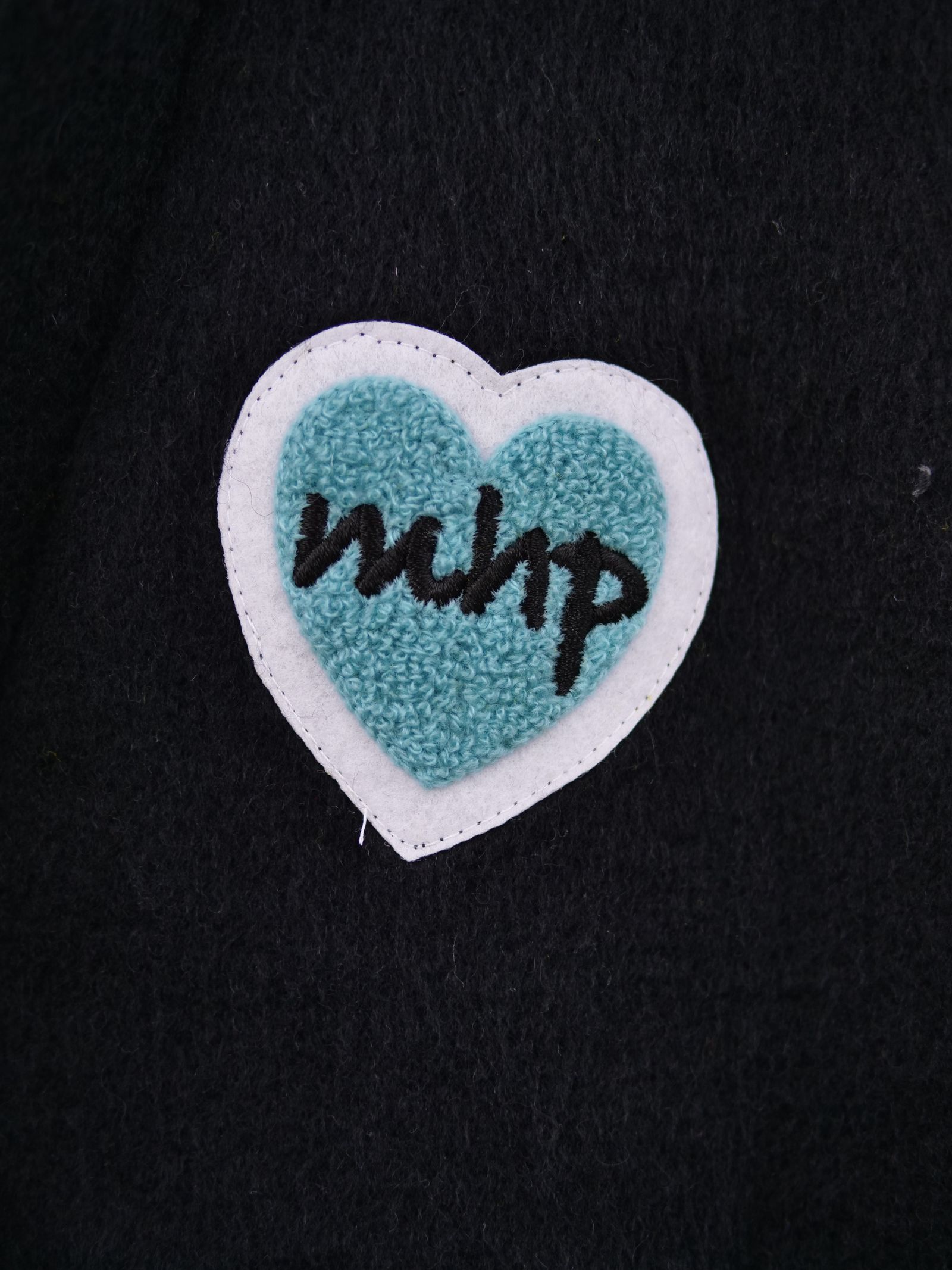 MAISON HONORÉ（メゾンオノレ）ハート刺繍 カーディガン ユニセックス｜WOOL混シャギー・ティファニーブルー刺繍