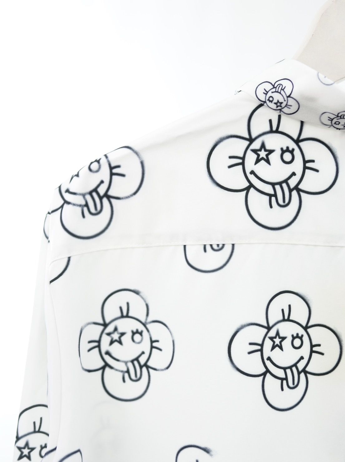 【スマイリーモノグラム】現代作家が手がけるアートシャツ /  WHITE /白シャツ/ ドレスシャツ/  芸能人着用 / アートピース / 長袖シャツ