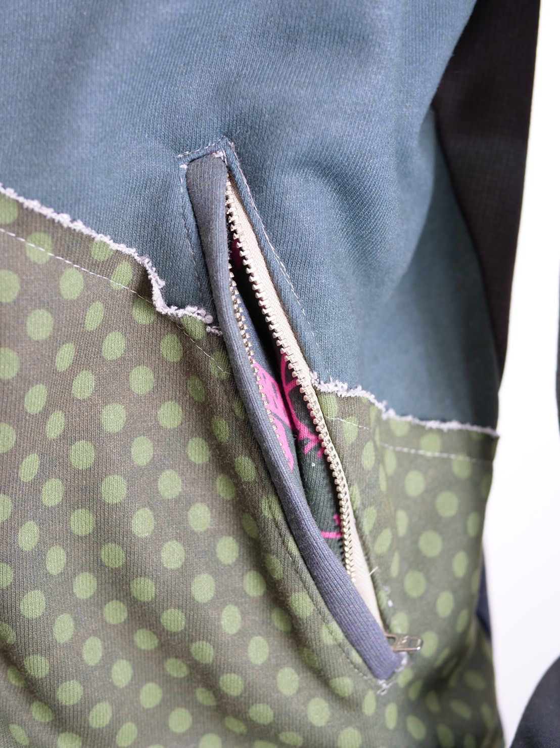 【異素材を組み合わせた逸品】ONE-1009 / HOODED BLOUSON / レイヤードZIPパーカー