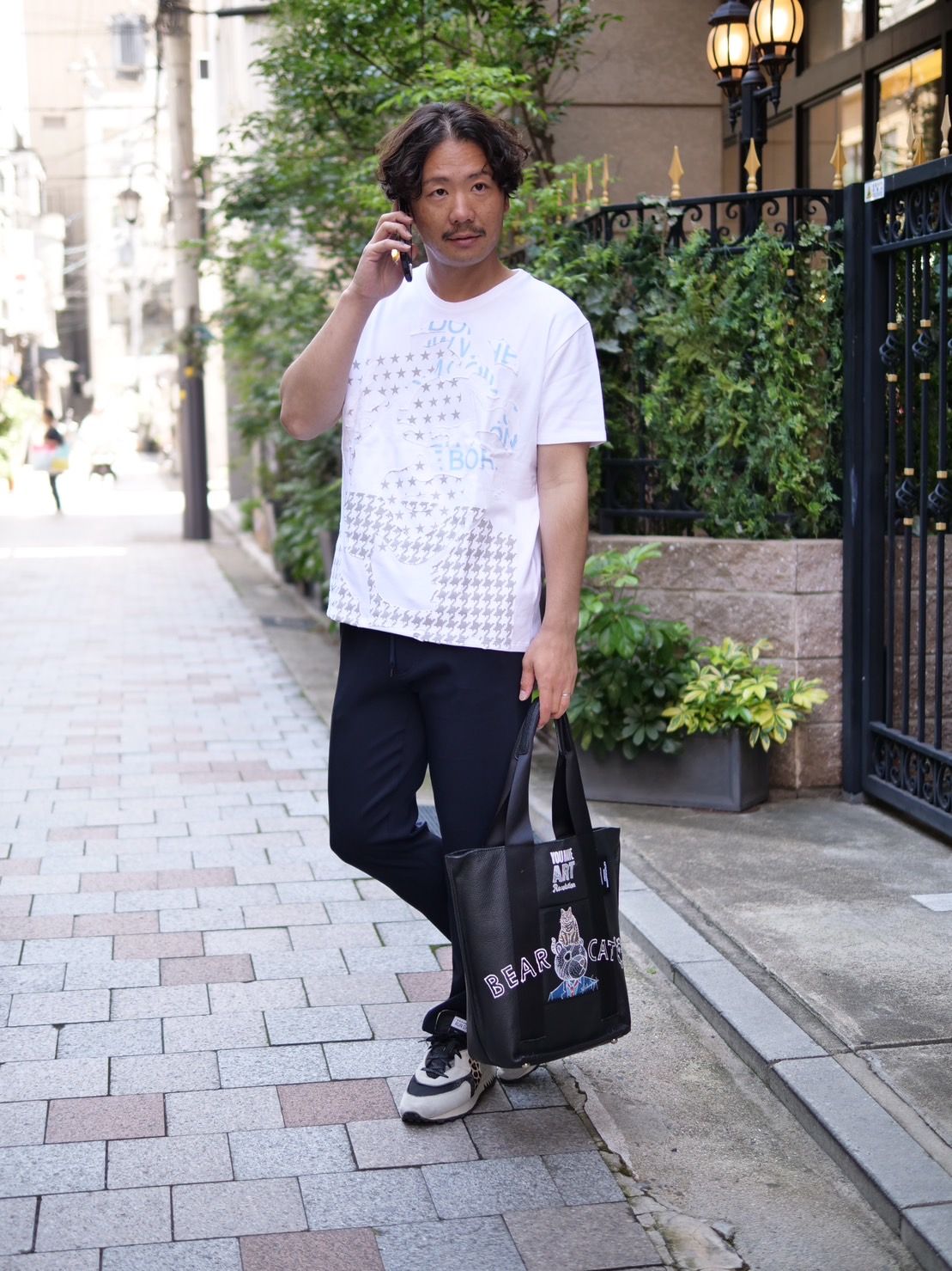大人の上品さを持ち合わせたまま、程よくカジュアルに