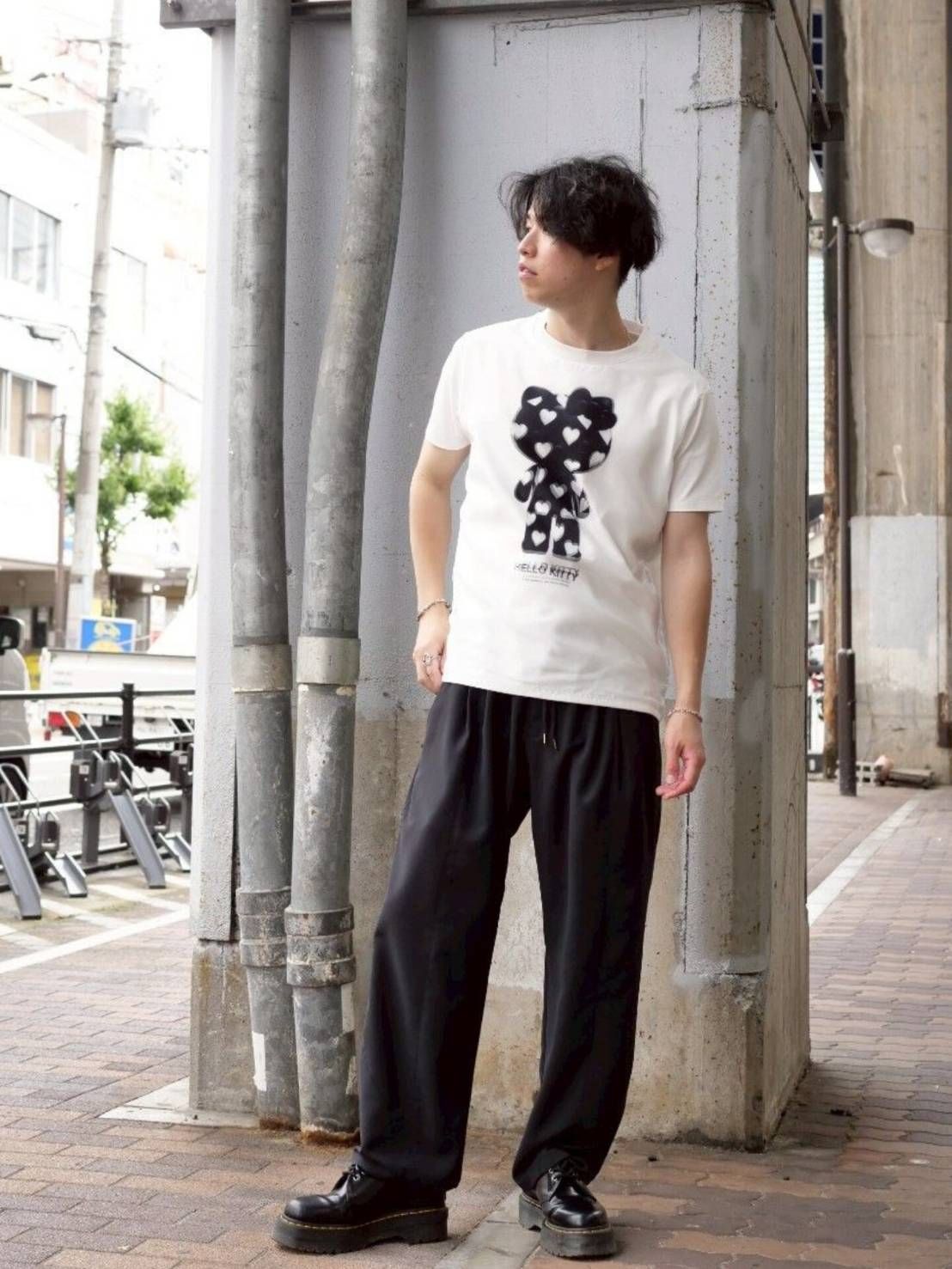アートなキティで“大人の白T”をアップデート