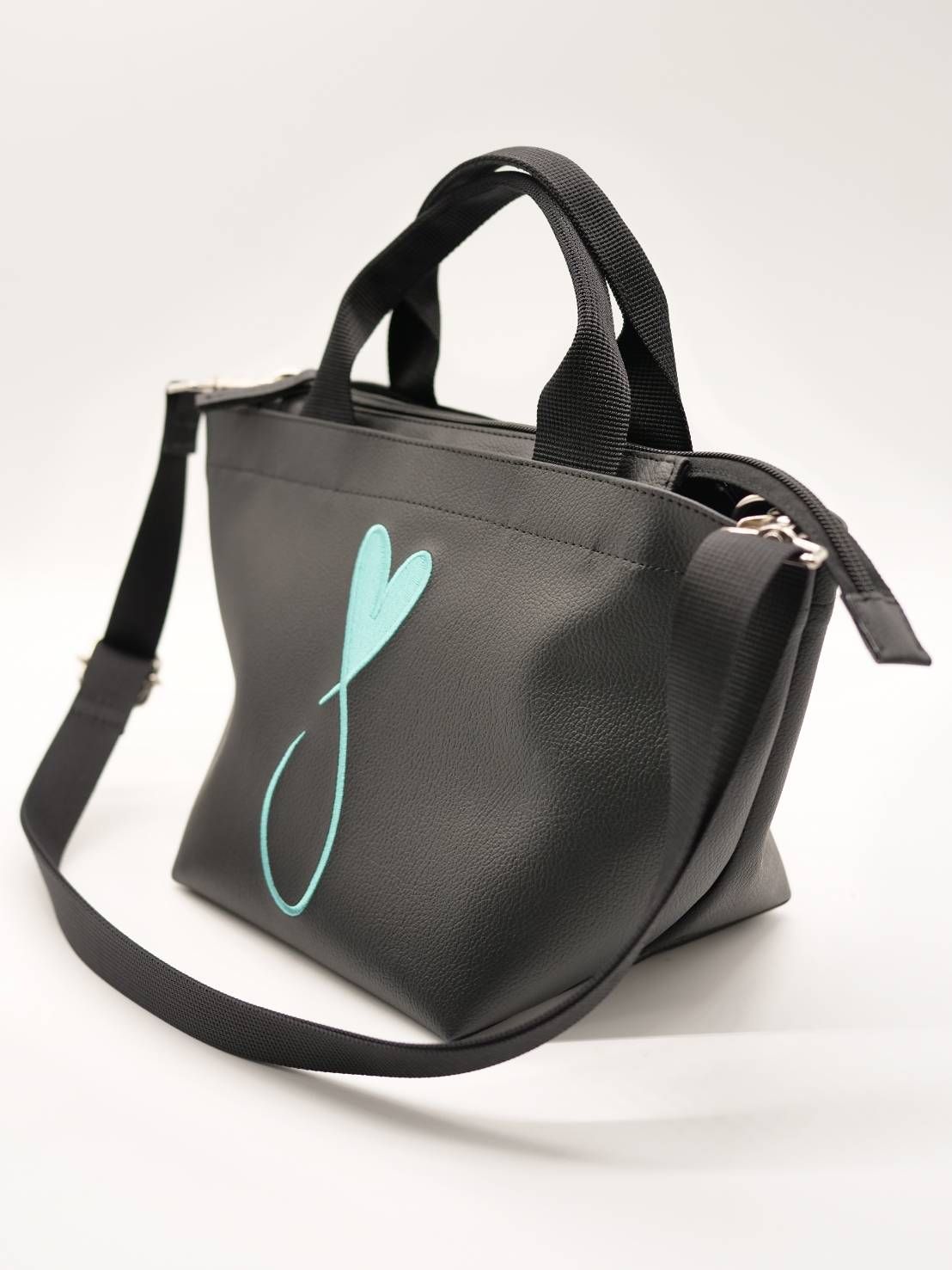 【実用性が高いBAG】 PARISブランドトートバッグ / BLACK / ハートデザイン / 刺繍 / ショルダーバック