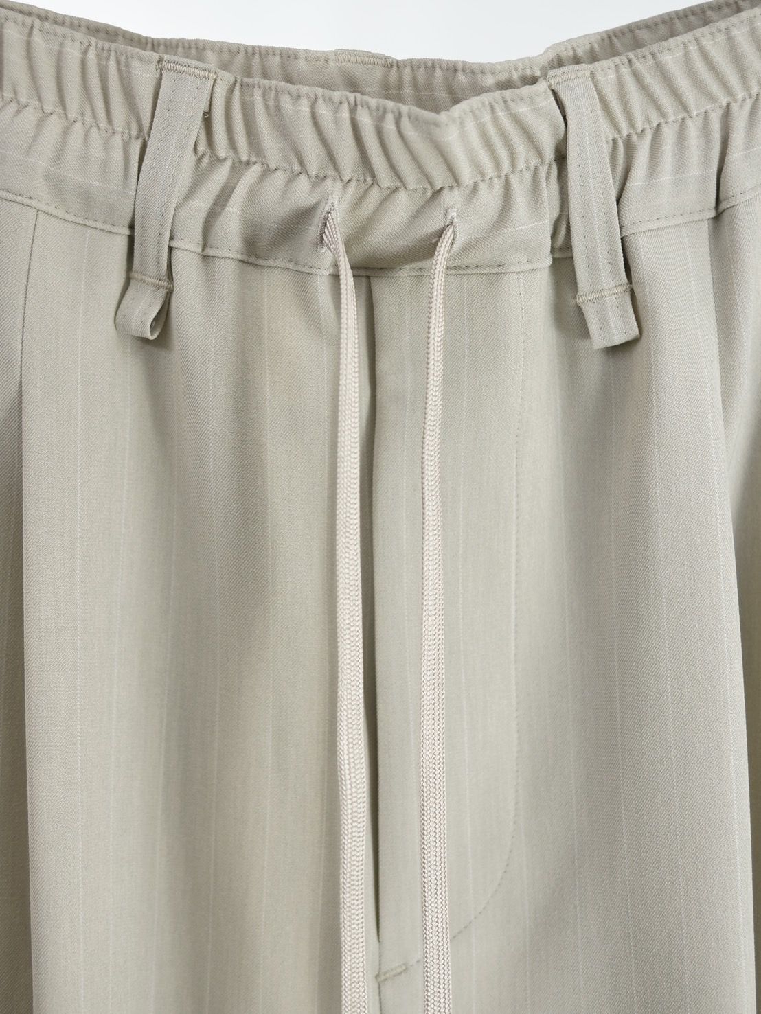 【大人のワイドスラックス】  2タック スラックス / BEIGE ストライプ / ストレッチ素材 /  ドライタッチ / サルエル /  テーパード