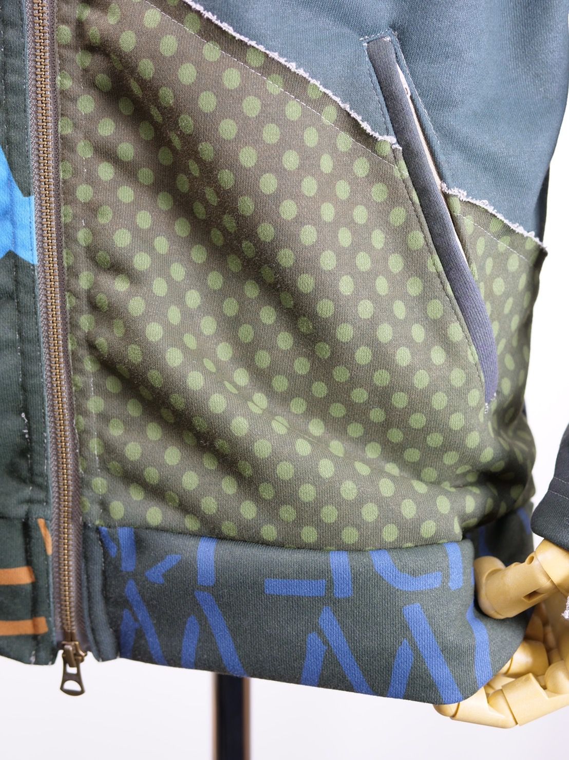 【異素材を組み合わせた逸品】ONE-1009 / HOODED BLOUSON / レイヤードZIPパーカー