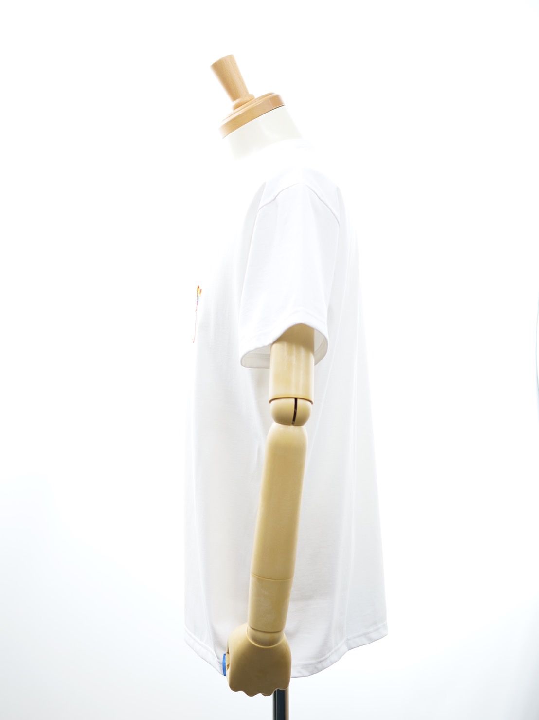 【パリジャンに大人気】 フランスブランド / VネックTシャツ / ホワイト /  ハート刺繍 / 高級素材 / インド超長綿使用 / レギュラーフィット