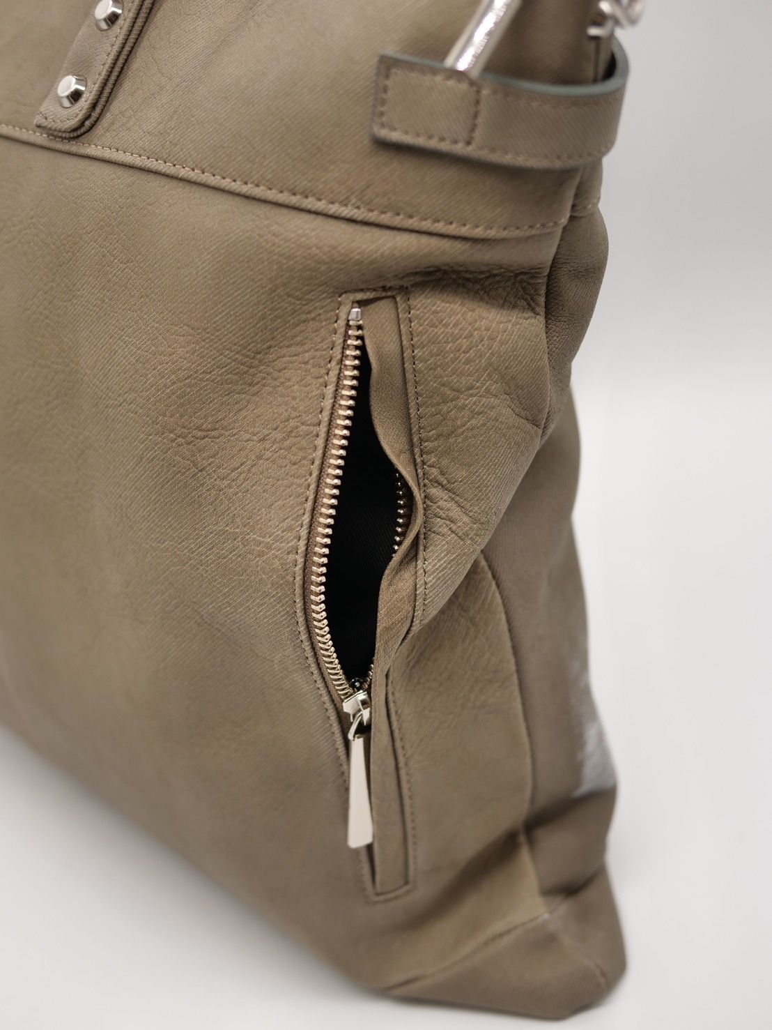 【M.U.L/ エムユーエル】本革（レザー） グレージュ / ヘルメットバック / 日本製 / Made in Japan / 2way Bag / ショルダートートBag / メンズ レディース 兼用 UNISEX