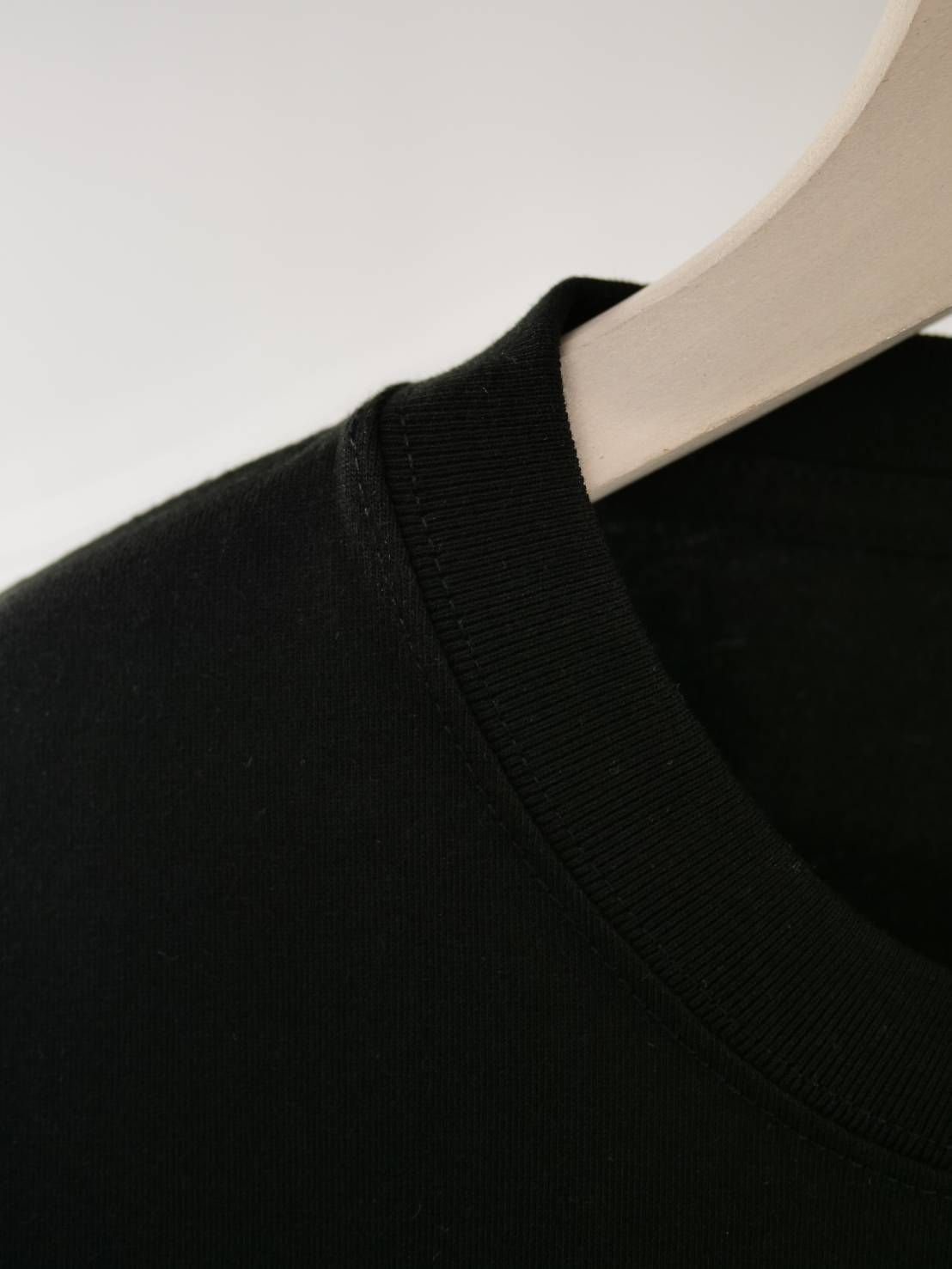 【ハートデザイン】 刺繍Tシャツ / 6.6オンス / BLACK /  ヘヴィウエイト / シンプルTシャツ / 1ポイントデザイン