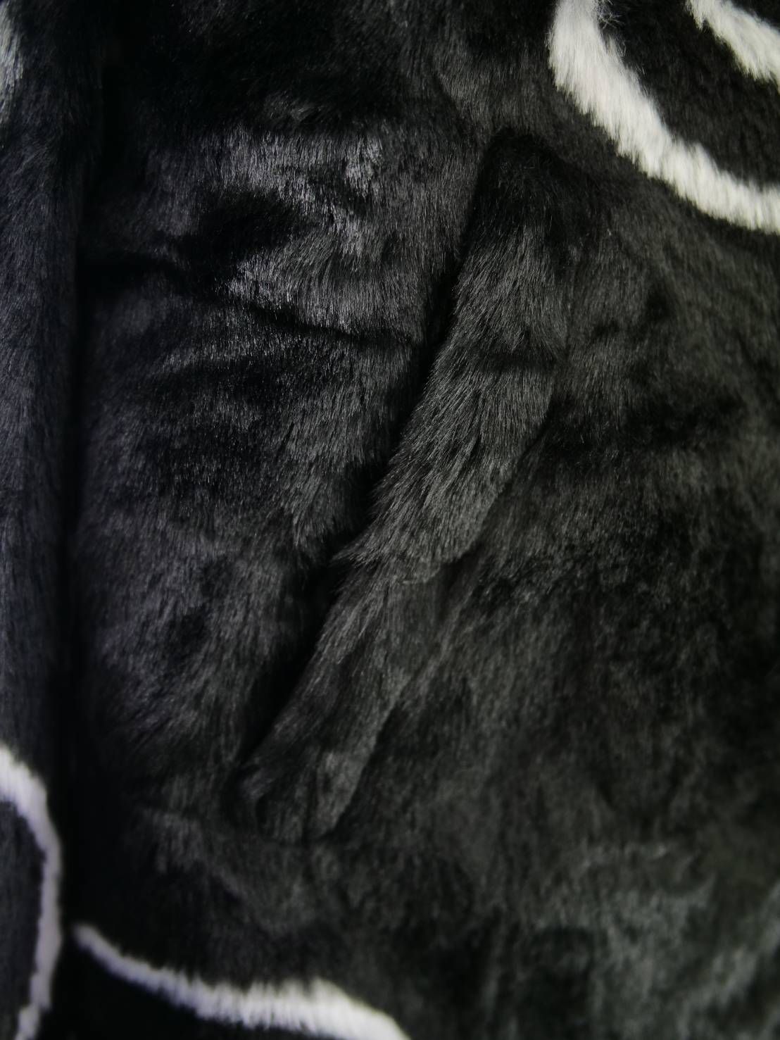 MAXSIX エコファージャケット｜MIKIO氏アートブランドの大人ラグジュアリーアウター