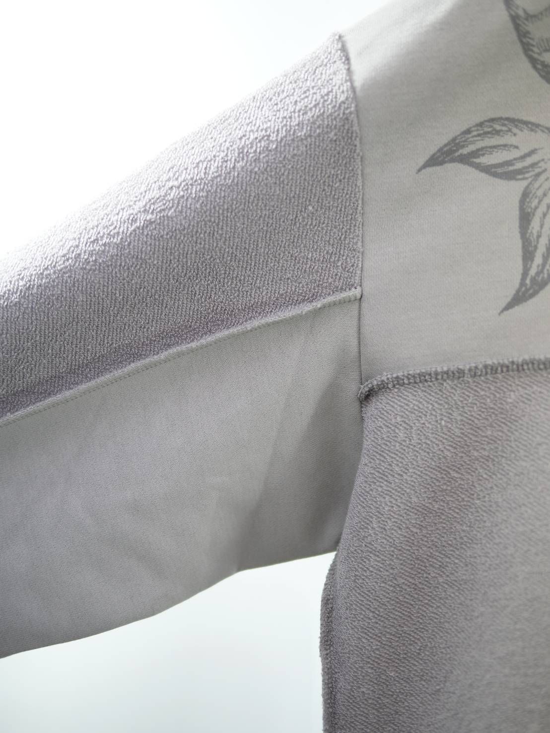 【40代からの大人ZIPパーカー】 立体パズル構造 × 異素材デザインで差がつく、品格カジュアル