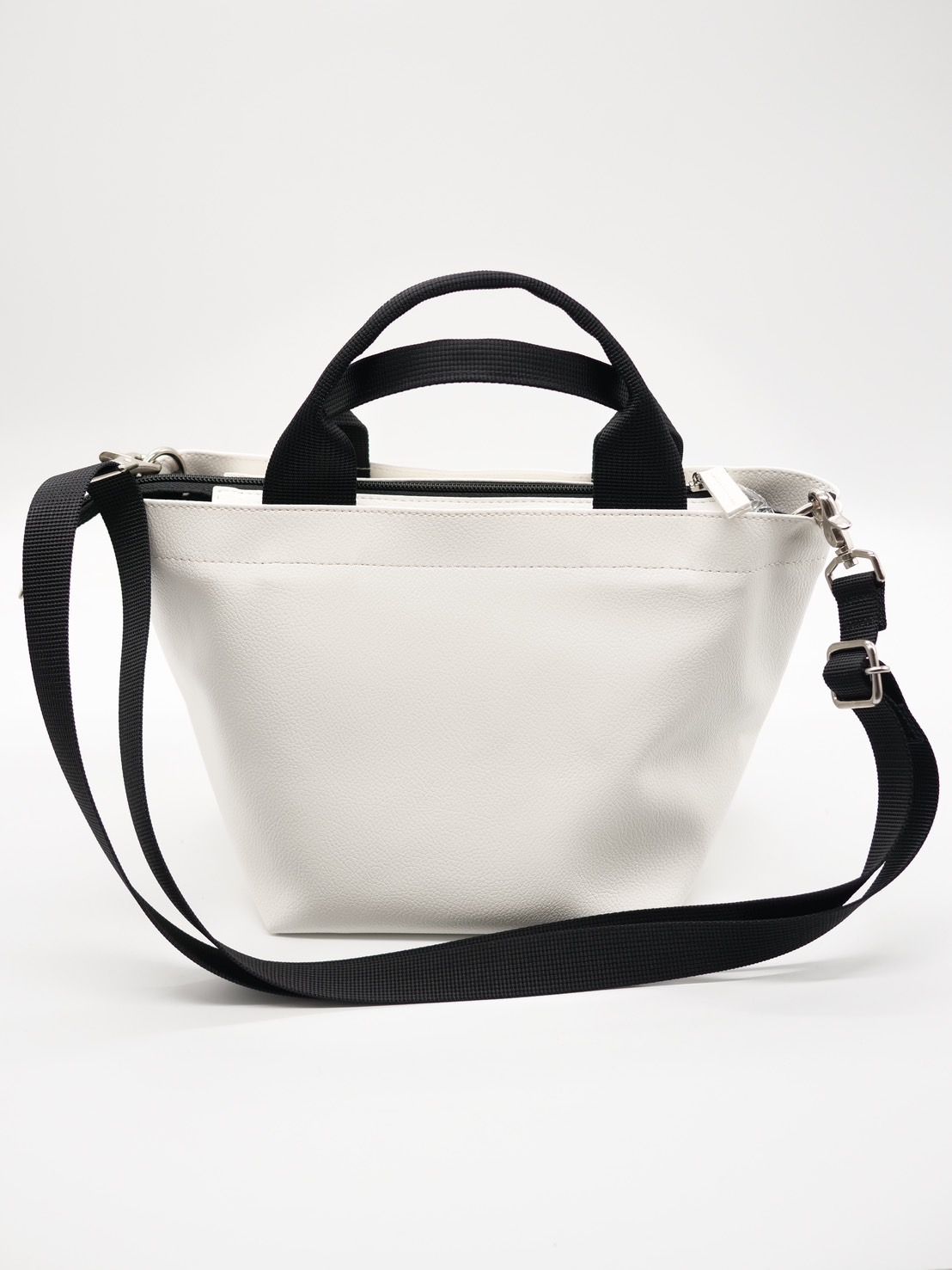 【実用性が高いBAG】 PARISブランドトートバッグ / WHITE / ハートデザイン / 刺繍 / ショルダーバック