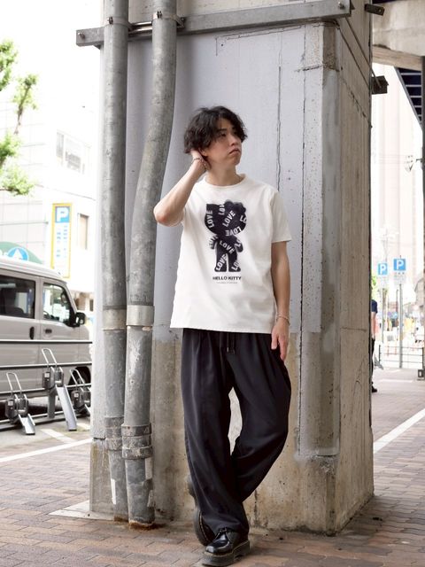 「HELLO KITTY BLACK × アートTシャツ」