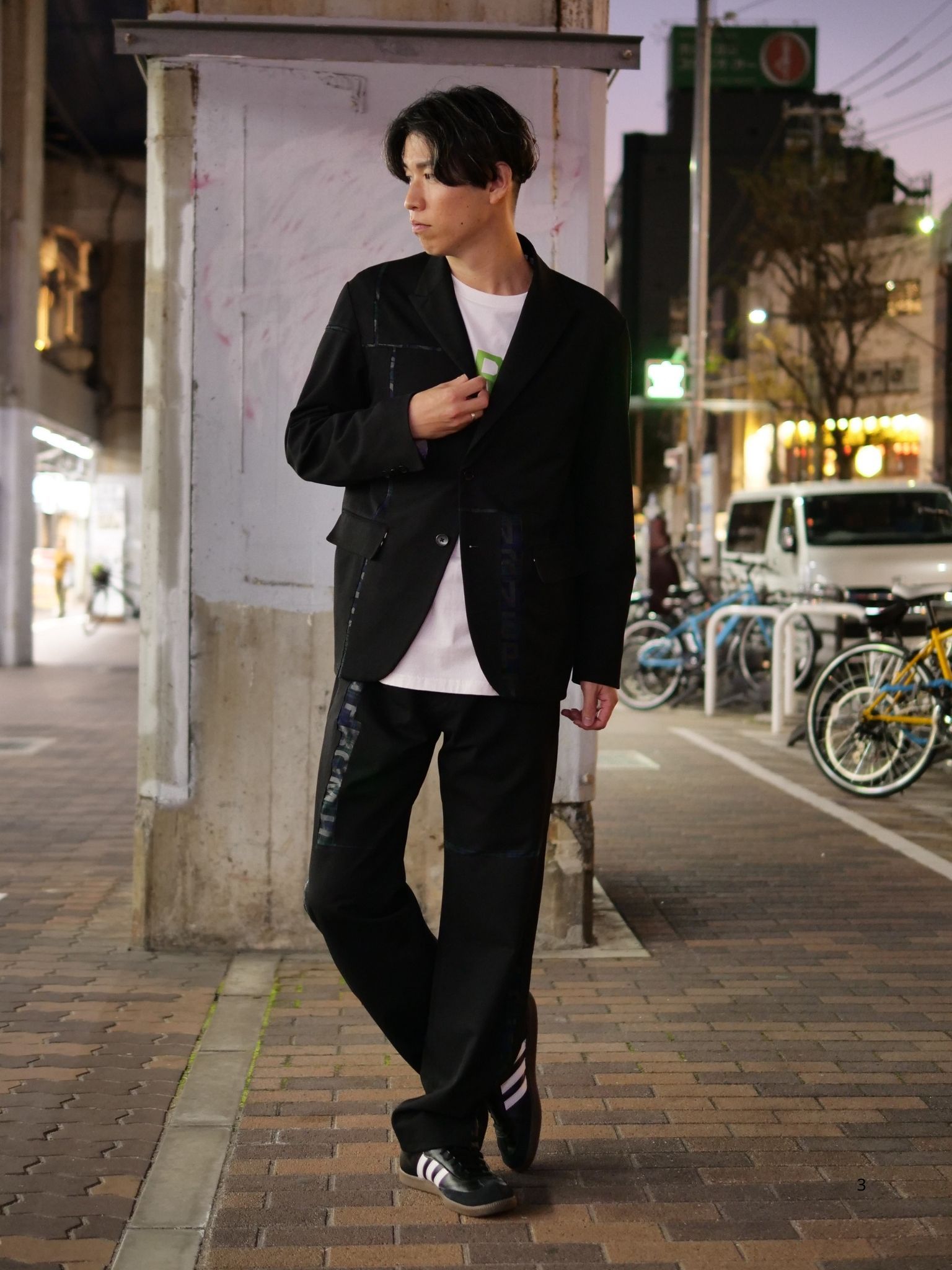 【大人の黒セットアップ｜MIKIO氏アートブランドが描く、日常を格上げするスーツスタイル】