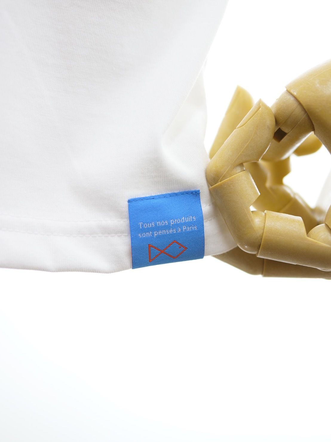 【パリジャンに大人気】 フランスブランド / VネックTシャツ / ホワイト /  ハート刺繍 / 高級素材 / インド超長綿使用 / レギュラーフィット