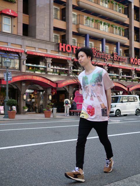 こなれた大人は暖色系の色を取り入れ心高ぶる。