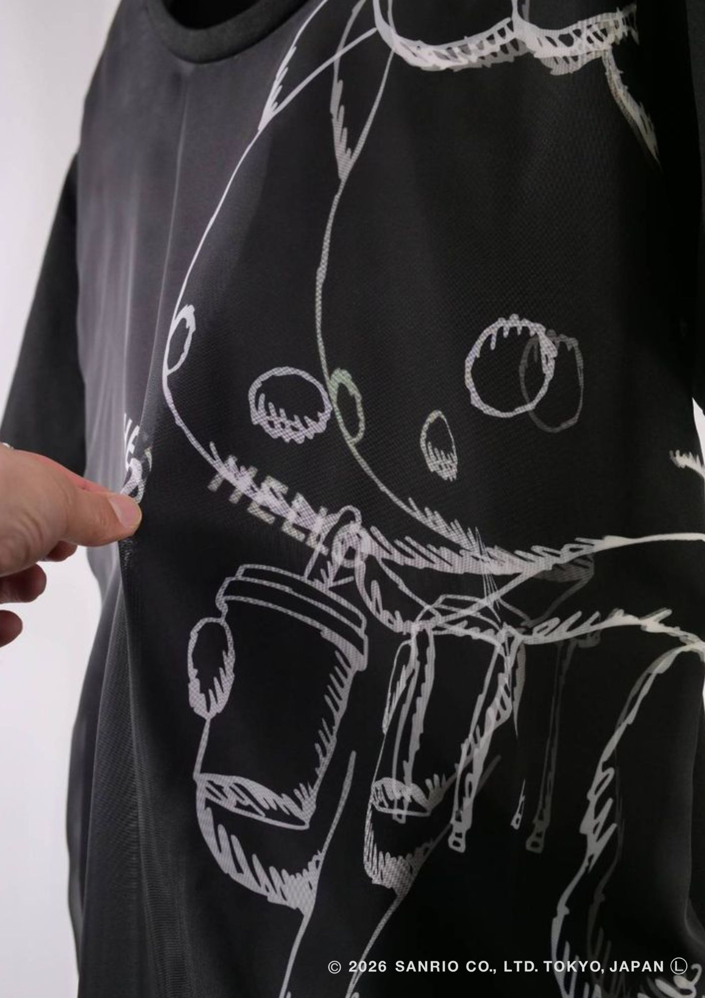 【HELLO KITTY デザイン】TR-095 アートTシャツ /サンリオキャラクターコラボ /BLACK / ユニセックス