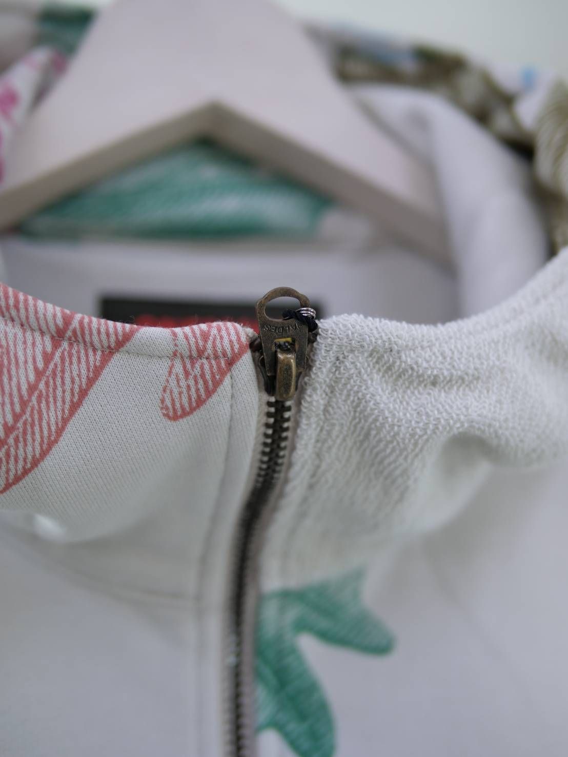 【40代からの大人ZIPパーカー】 立体パズル構造 × 異素材デザインで差がつく、品格カジュアル