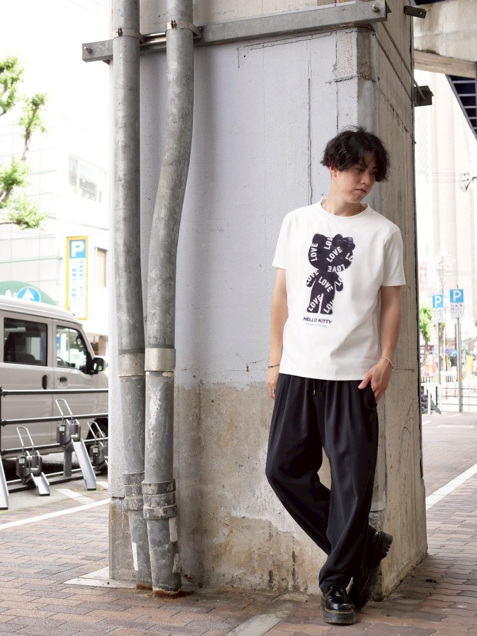 「HELLO KITTY BLACK × アートTシャツ」