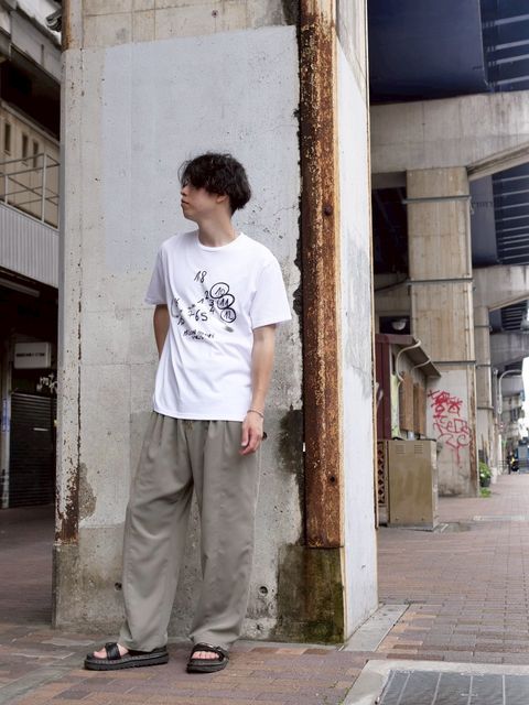上品さと抜け感を両立 ― 大人のためのYラインコーデ